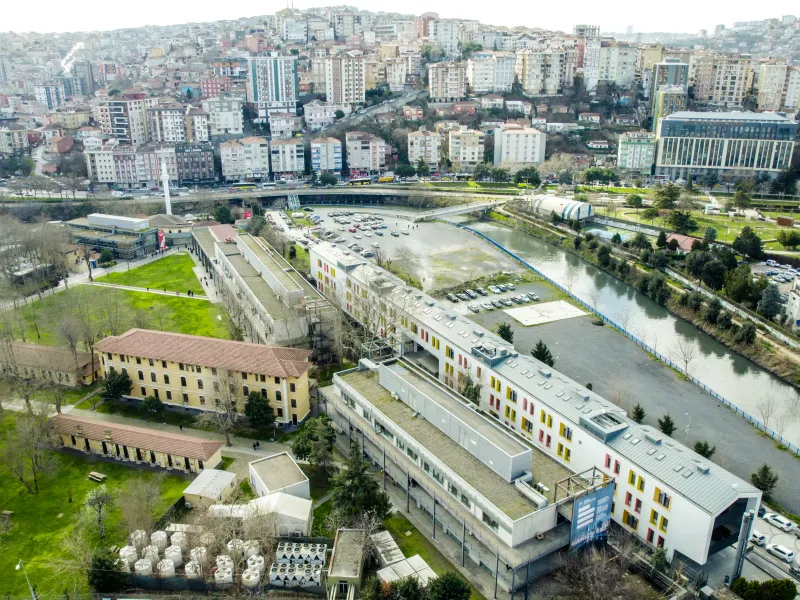 Kampüslerin Hemen Yanında